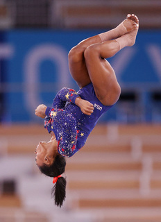 Simone Biles feet photo thumbnail