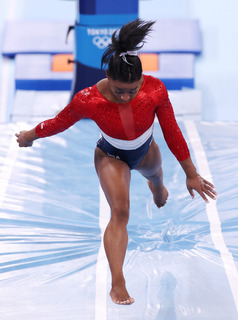 Simone Biles feet photo thumbnail