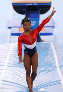 Simone Biles feet photo thumbnail