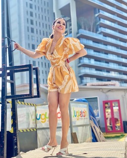 Laura González feet photo thumbnail