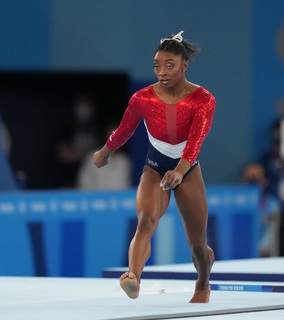Simone Biles feet photo thumbnail