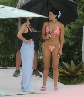 Camila Mendes feet photo thumbnail