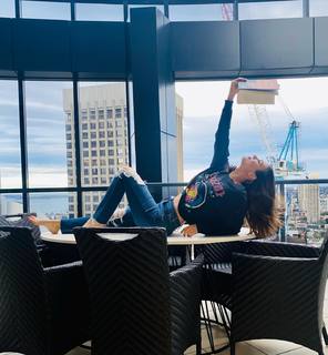 Victoria Justice feet photo thumbnail