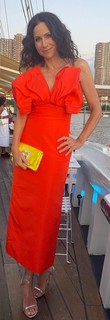 Minnie Driver feet photo thumbnail