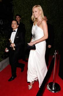 Charlize Theron feet photo thumbnail