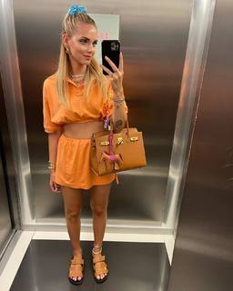 Chiara Ferragni feet photo thumbnail