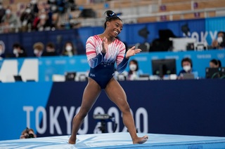 Simone Biles feet photo thumbnail