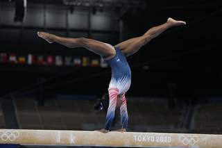 Simone Biles feet photo thumbnail