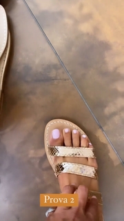Caterina Balivo feet photo thumbnail