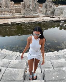 Dua Lipa feet photo thumbnail