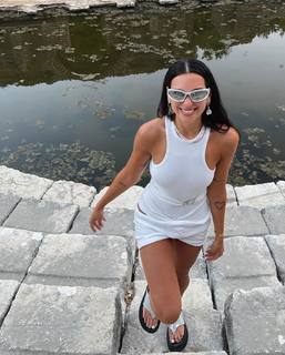 Dua Lipa feet photo thumbnail