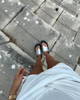 Dua Lipa feet photo thumbnail