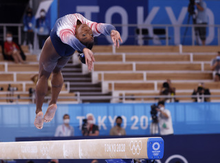 Simone Biles feet photo thumbnail