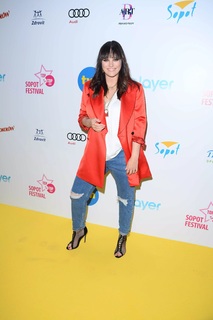 Ewa Farna feet photo thumbnail