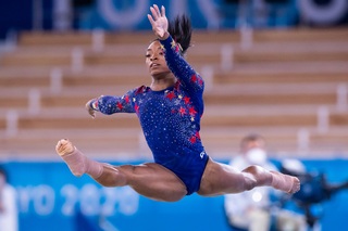 Simone Biles feet photo thumbnail