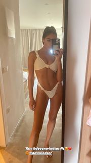Olivia Culpo feet photo thumbnail
