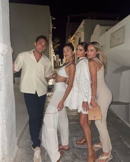Olivia Culpo feet photo thumbnail