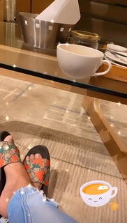 Hina Khan feet photo thumbnail