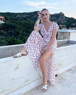 Chiara Ferragni feet photo thumbnail