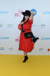 Ewa Farna feet photo thumbnail