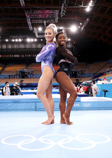 Simone Biles feet photo thumbnail