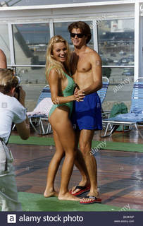 Pamela Anderson feet photo thumbnail