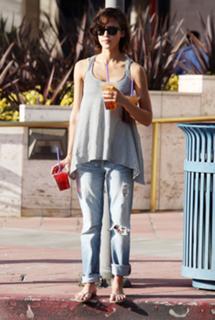 Jessica Alba feet photo thumbnail