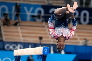 Simone Biles feet photo thumbnail