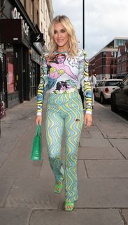 Ashley Roberts feet photo thumbnail