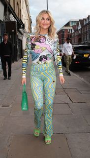 Ashley Roberts feet photo thumbnail
