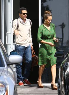 Jessica Alba feet photo thumbnail