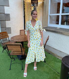 Helen Flanagan feet photo thumbnail