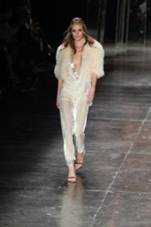 Rosie Huntington-Whiteley feet photo thumbnail
