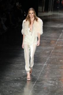 Rosie Huntington-Whiteley feet photo thumbnail