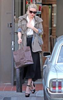 Amber Heard feet photo thumbnail