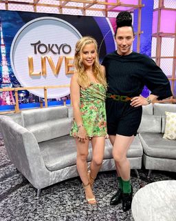 Tara Lipinski feet photo thumbnail