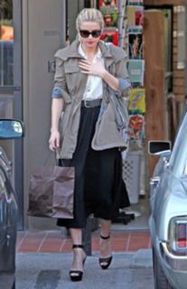 Amber Heard feet photo thumbnail