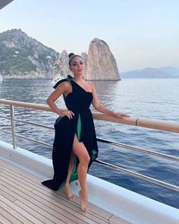 Vanessa Hudgens feet photo thumbnail