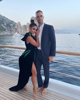 Vanessa Hudgens feet photo thumbnail