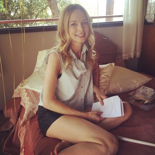 Heather Graham feet photo thumbnail