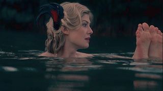 Rosamund Pike feet photo thumbnail