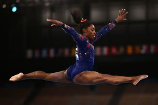 Simone Biles feet photo thumbnail