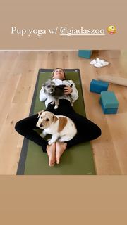 Giada De Laurentiis feet photo thumbnail