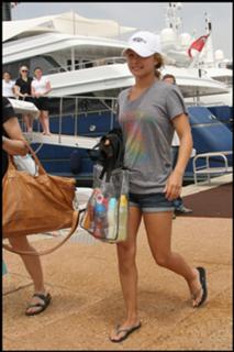 Hayden Panettiere feet photo thumbnail