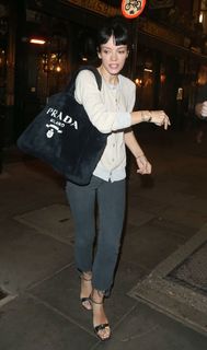Lily Allen feet photo thumbnail