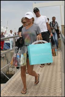 Hayden Panettiere feet photo thumbnail