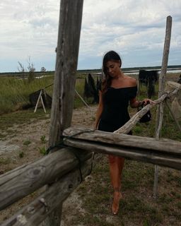 Belén Rodríguez feet photo thumbnail