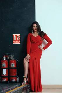 Huma Qureshi feet photo thumbnail