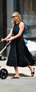Karlie Kloss feet photo thumbnail