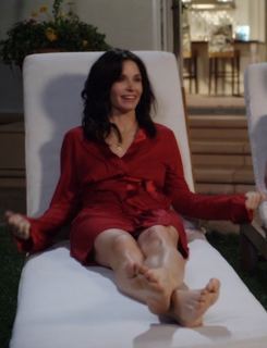 Courteney Cox feet photo thumbnail